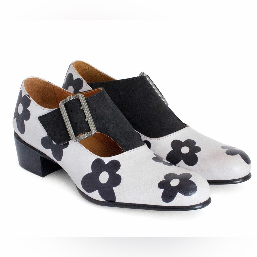 John Fluevog Figaro Leather White/Black Flowers EUC 9 womens, 7 mens